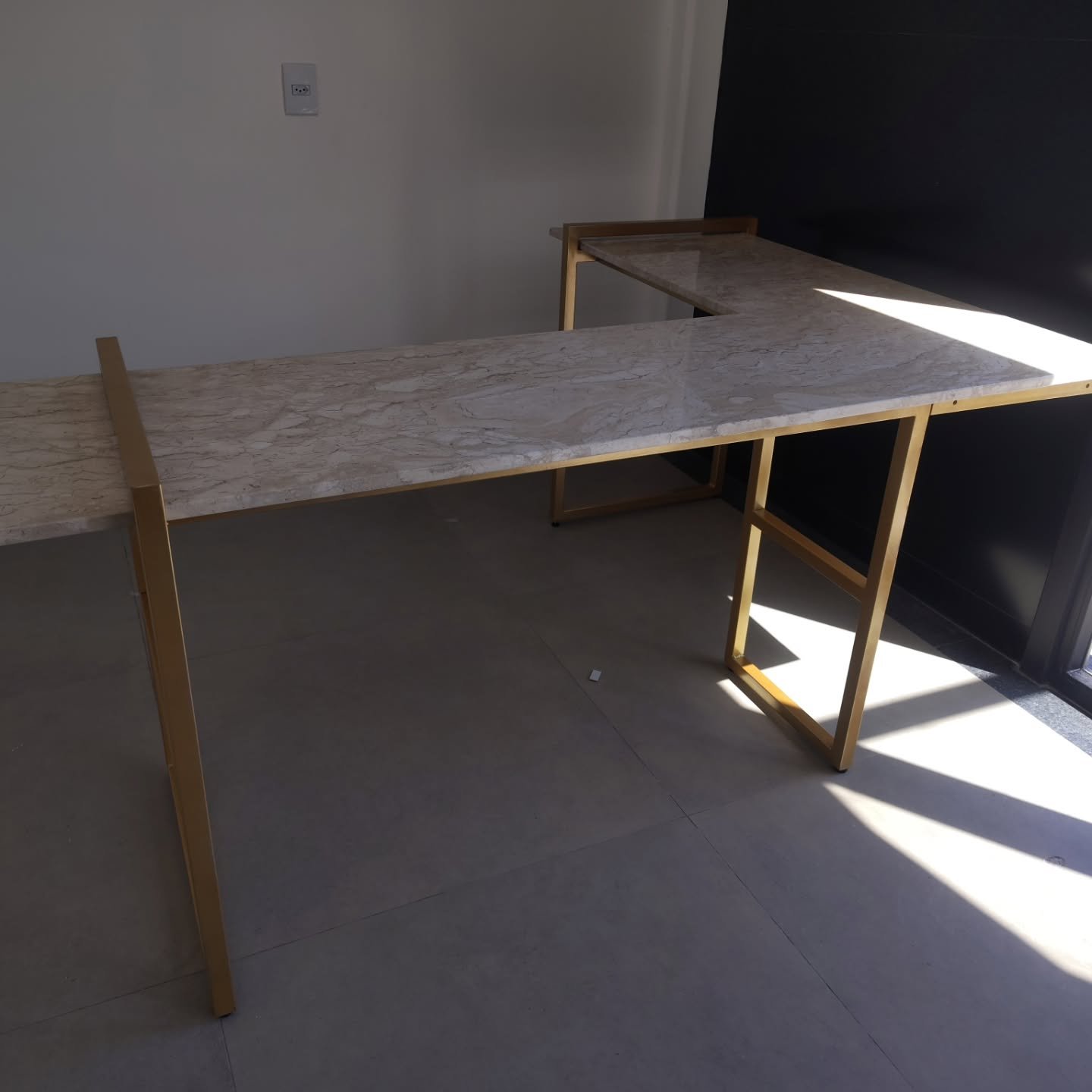 Prateleiras metálicas no estilo industrial - S&A Serralheria